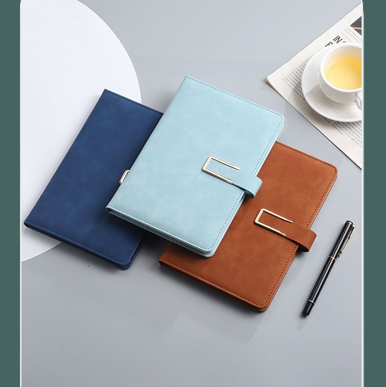 ノートカバー 金具ベルト付き合成皮革ノートカバー A5サイズ