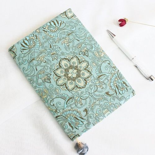 花唐草刺繍柄ノートカバー 絹織物風 A6サイズ