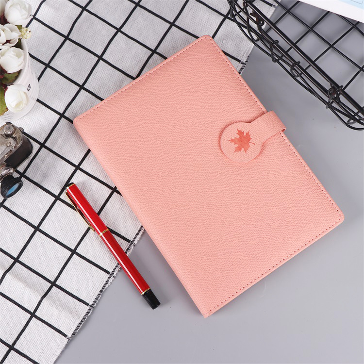 ノートカバー 楓の葉型留め具付き型押し合皮ノートカバー