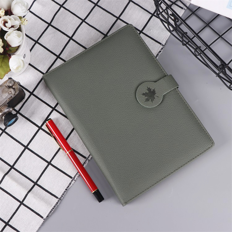 ノートカバー 楓の葉型留め具付き型押し合皮ノートカバー