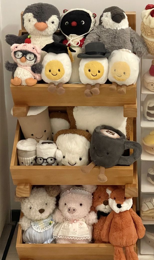 ぬいぐるみ収納 階段型木製三段オープンぬいぐるみ収納棚