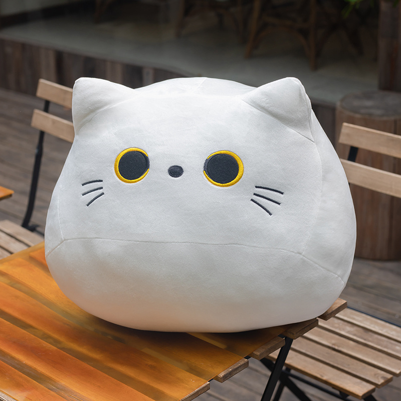 猫ぬいぐるみ まんまるお目目の夜行猫