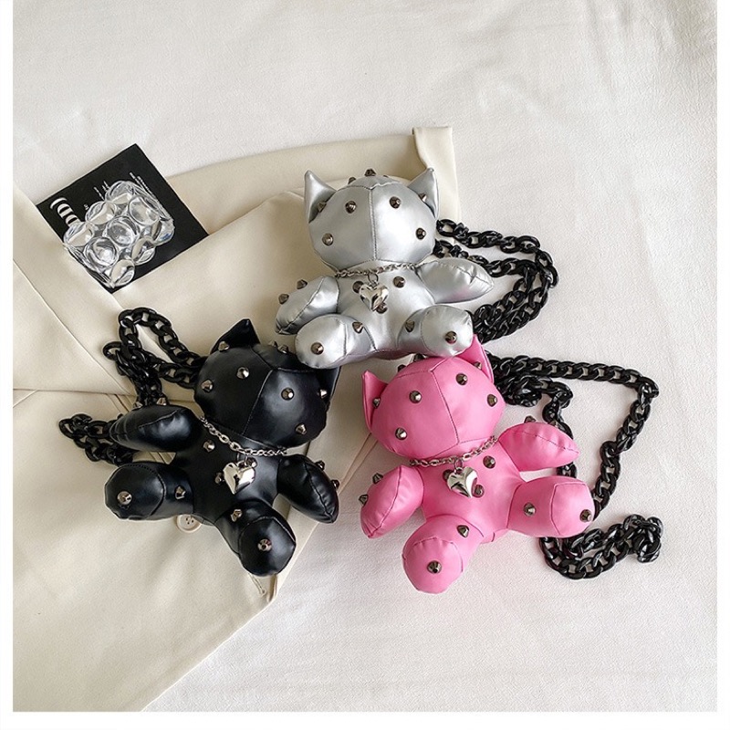 黒色猫ぬいぐるみショルダーバッグ 斜めがけスタッズ付き