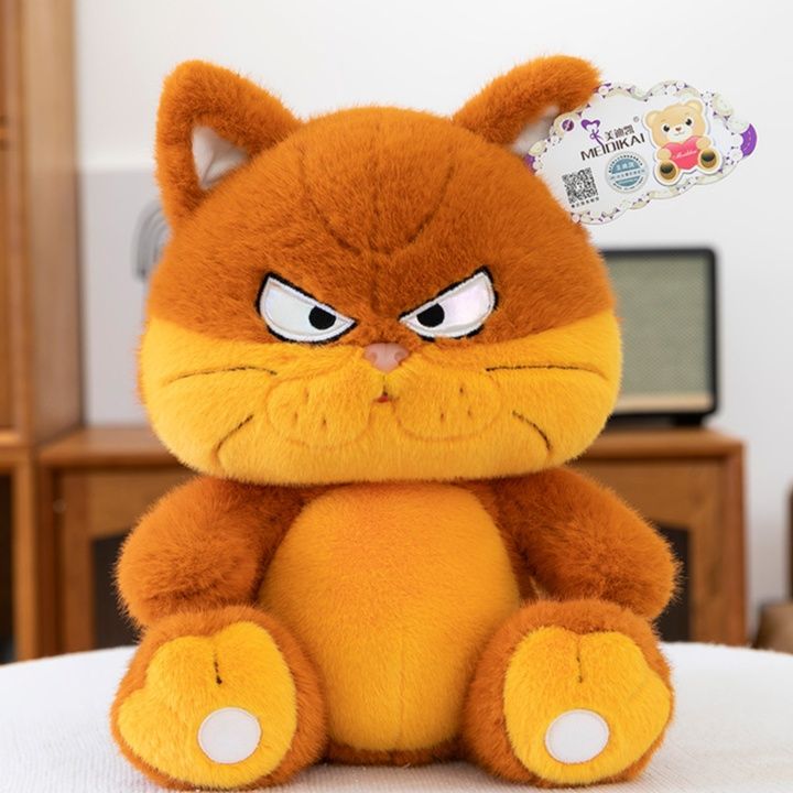 猫ぬいぐるみ ふてぶてしい表情の癒し猫