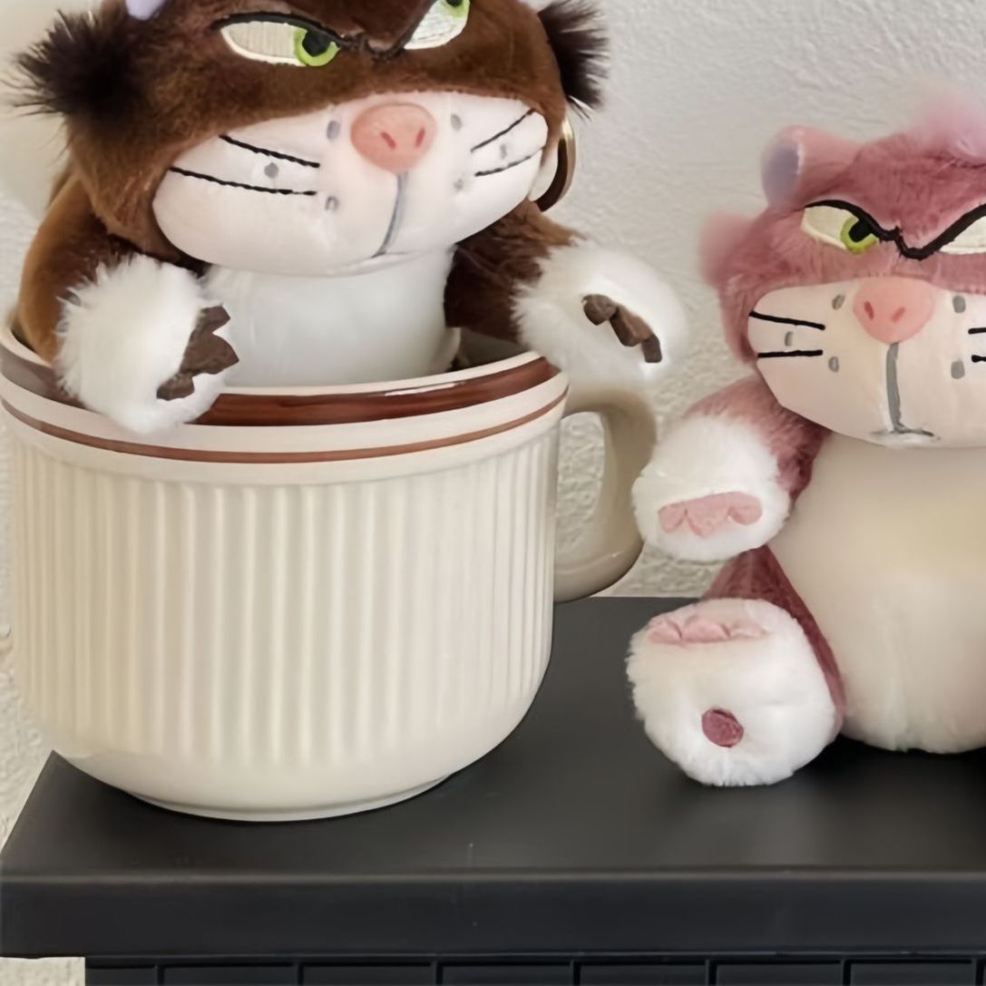 猫ぬいぐるみ むすっと不機嫌ねこ