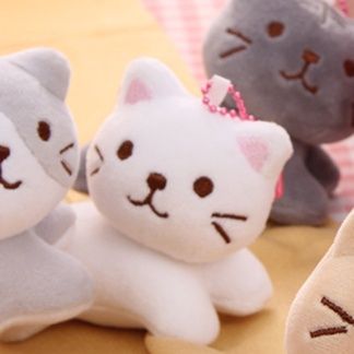 猫ぬいぐるみ ウインク子猫のふわもち抱きぬいぐるみ