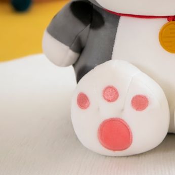 猫ぬいぐるみ 招き猫風帽子付き座りポーズぬいぐるみ