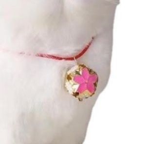 猫ぬいぐるみ ふわふわ座り姿の愛らしい招き猫風ぬいぐるみ