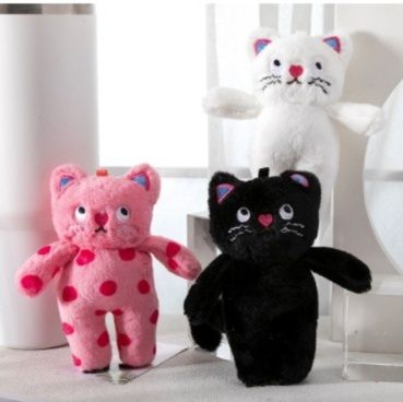 ふわもこ刺繍顔立ち愛らしい猫ぬいぐるみ