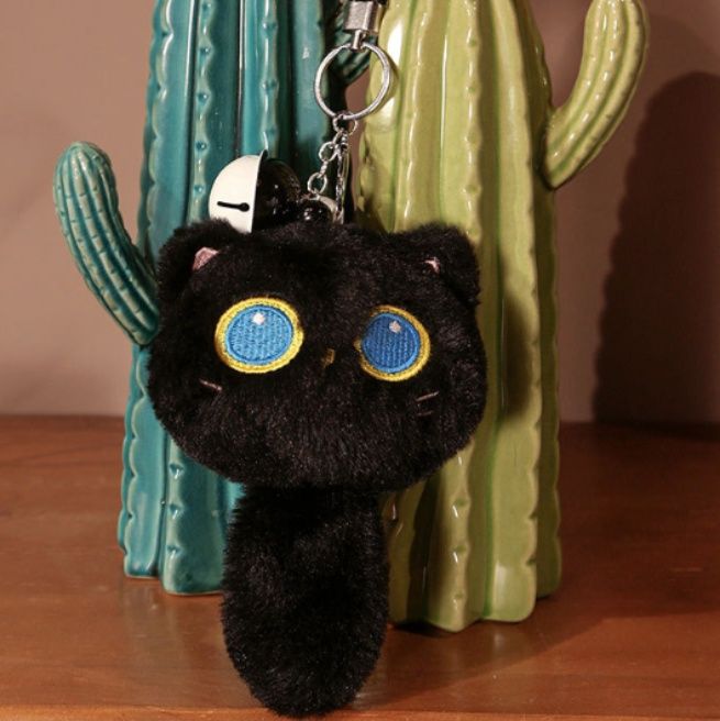 まん丸お目々の黒猫ぬいぐるみ抱き枕