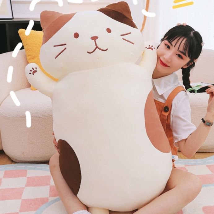 ばんざいポーズのまんまる三毛猫ぬいぐるみ