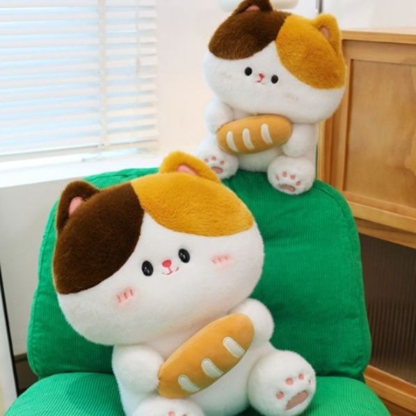 パン抱っこ座りポーズふわもち三毛猫ぬいぐるみ
