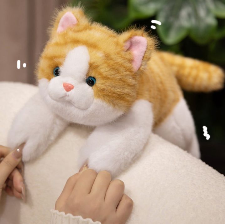 ころんと可愛い三毛猫のもちもちぬいぐるみ