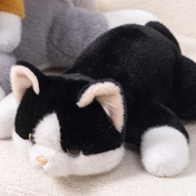 猫ぬいぐるみ もふもふ黒色仔猫のうつぶせ抱きぬいぐるみ
