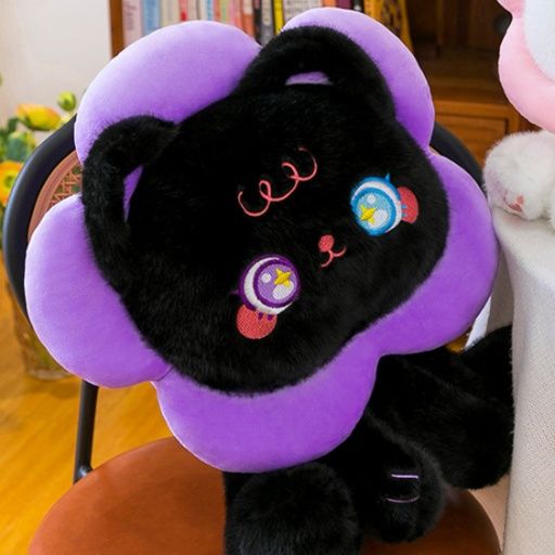 猫ぬいぐるみ 花びら襟巻き黒色子猫のふわふわ座り姿ぬいぐるみ