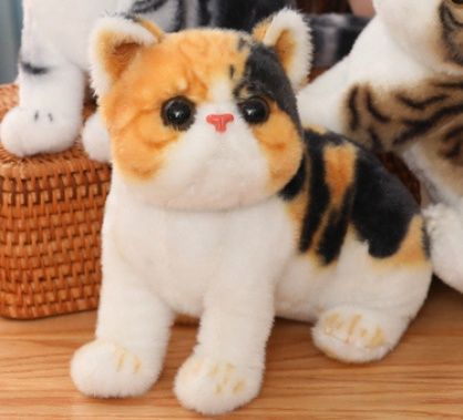 猫ぬいぐるみ ころんとおすわり三毛猫のもちもちぬいぐるみ
