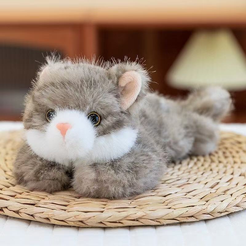 猫ぬいぐるみ もふもふ癒しの寝そべり子猫