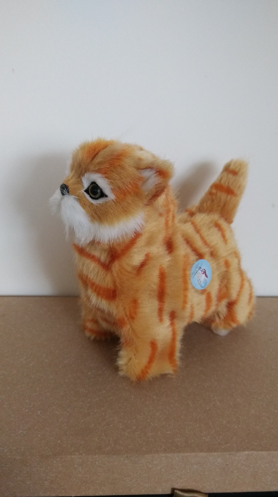 猫ぬいぐるみ ふわふわ立ち姿トラ茶猫のリアル縞模様ぬいぐるみ