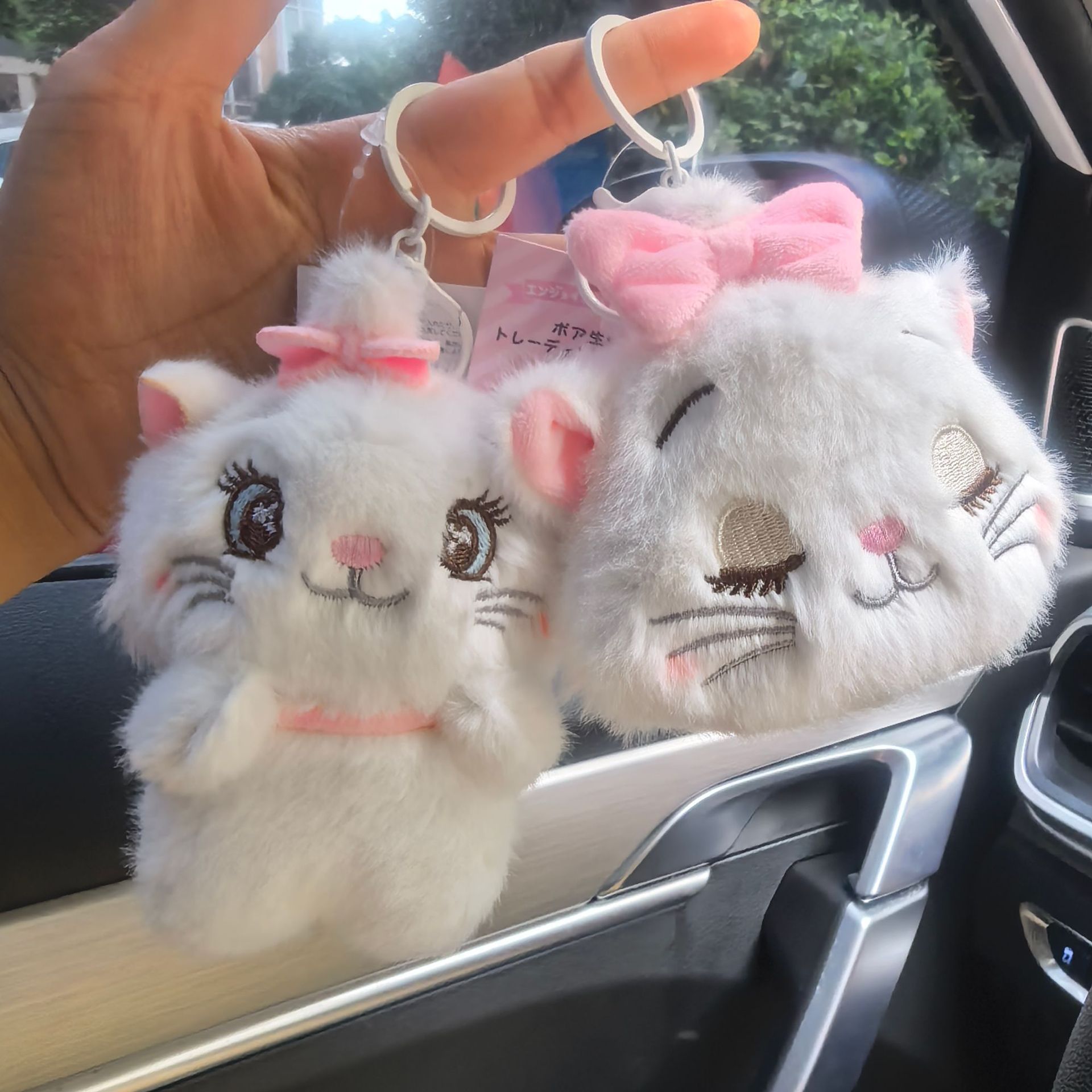 猫ぬいぐるみ ふわもこ子猫のペアキーホルダー