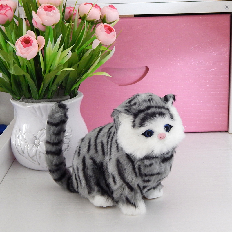 猫ぬいぐるみ ふわふわ座り姿の愛らしい子猫のぬいぐるみ