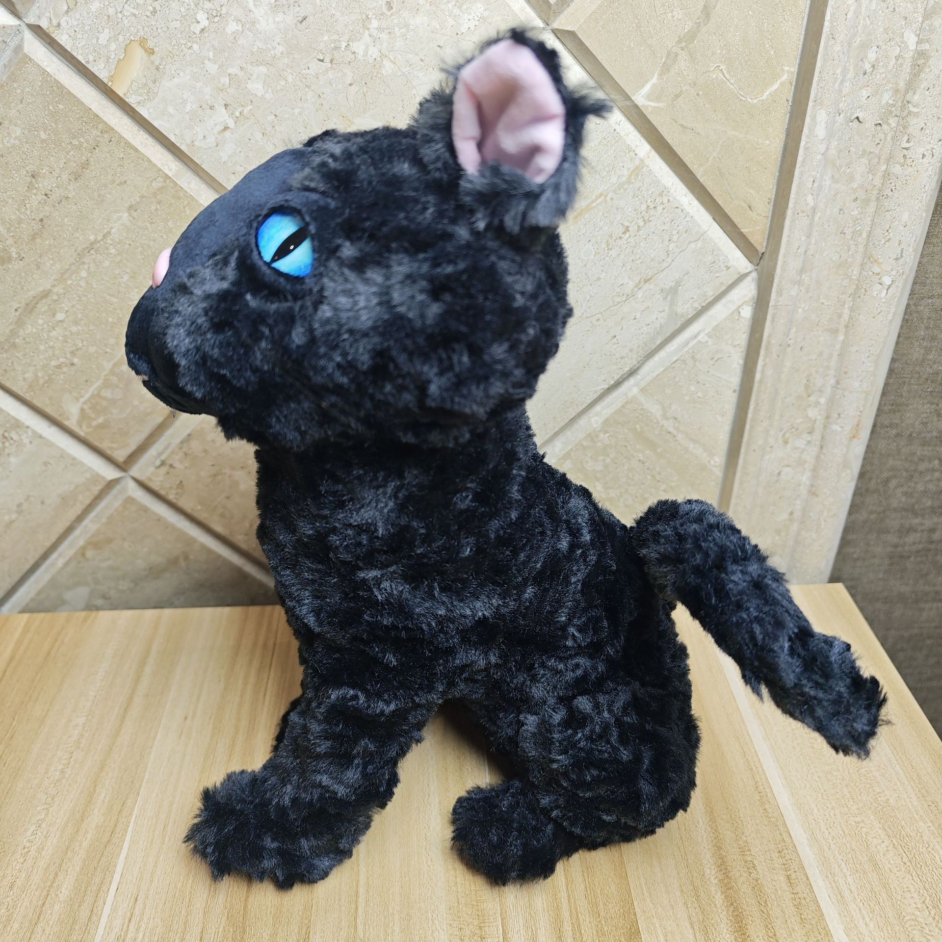 猫ぬいぐるみ 神秘的な青い瞳のもこもこ黒猫ぬいぐるみ