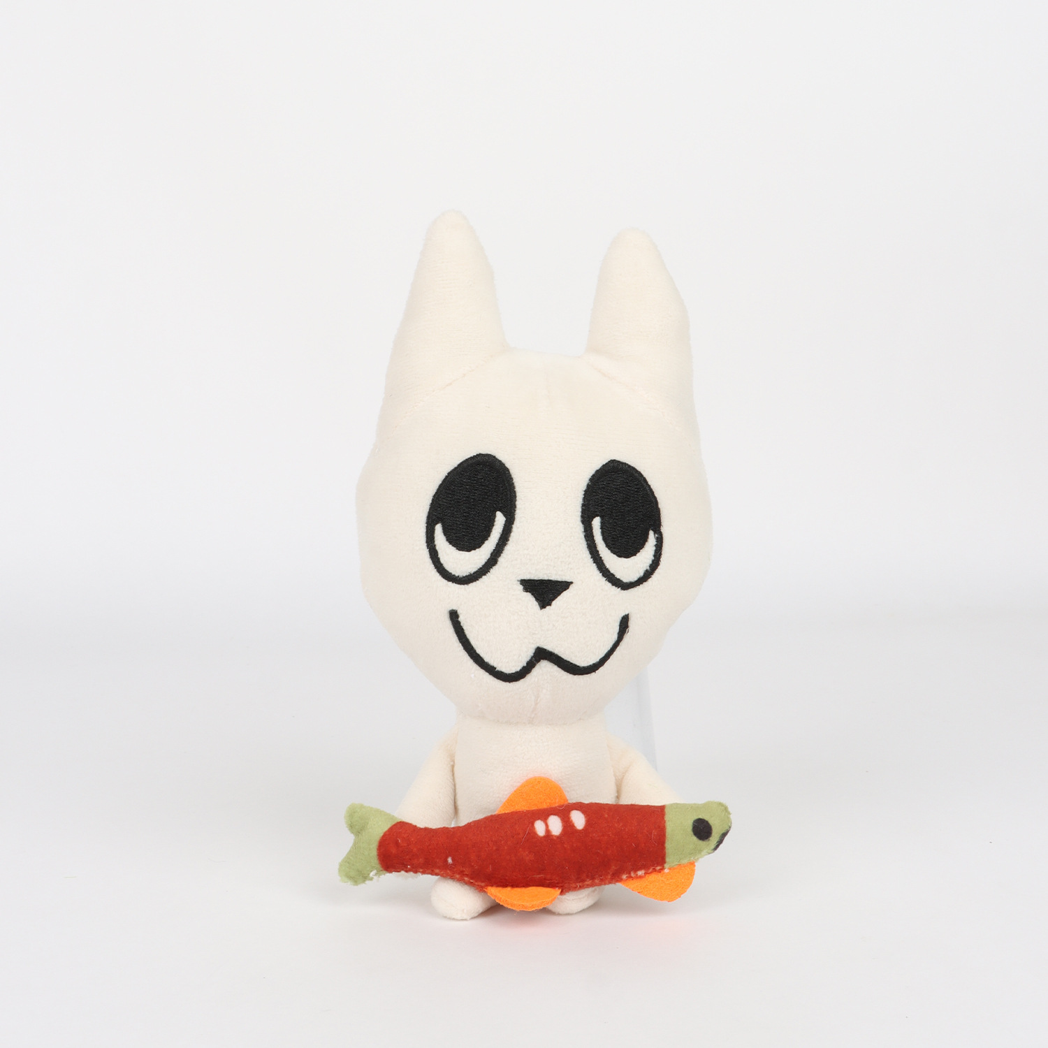 猫ぬいぐるみ お魚を抱えたほんわか笑顔の白猫ぬいぐるみ