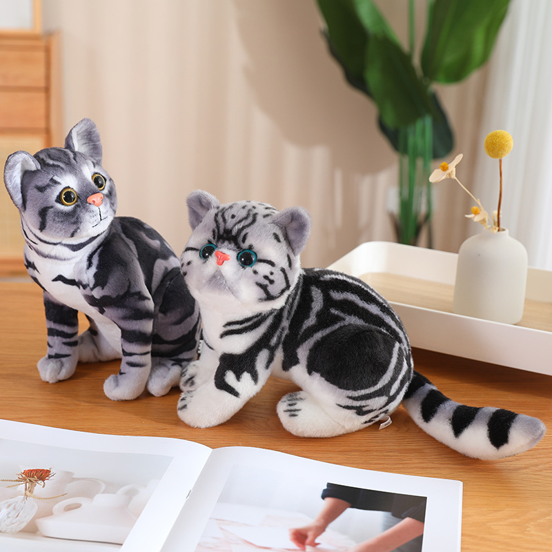 猫ぬいぐるみ 見つめる瞳が愛らしいリアル子猫の座りぬいぐるみ