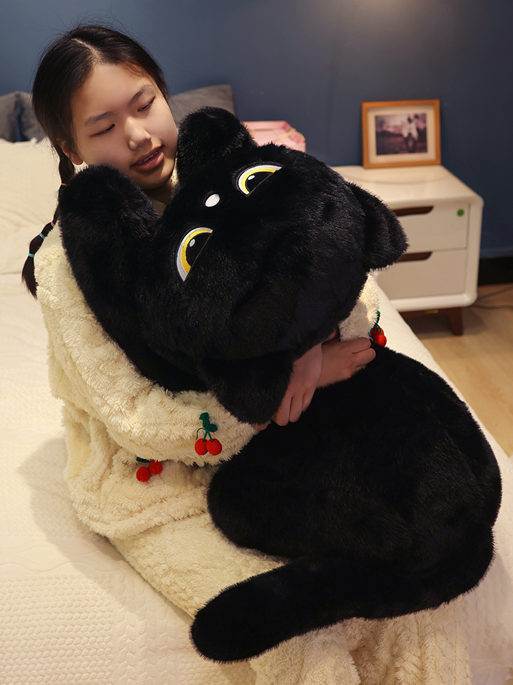 猫ぬいぐるみ つぶらな瞳の不機嫌な見張り番