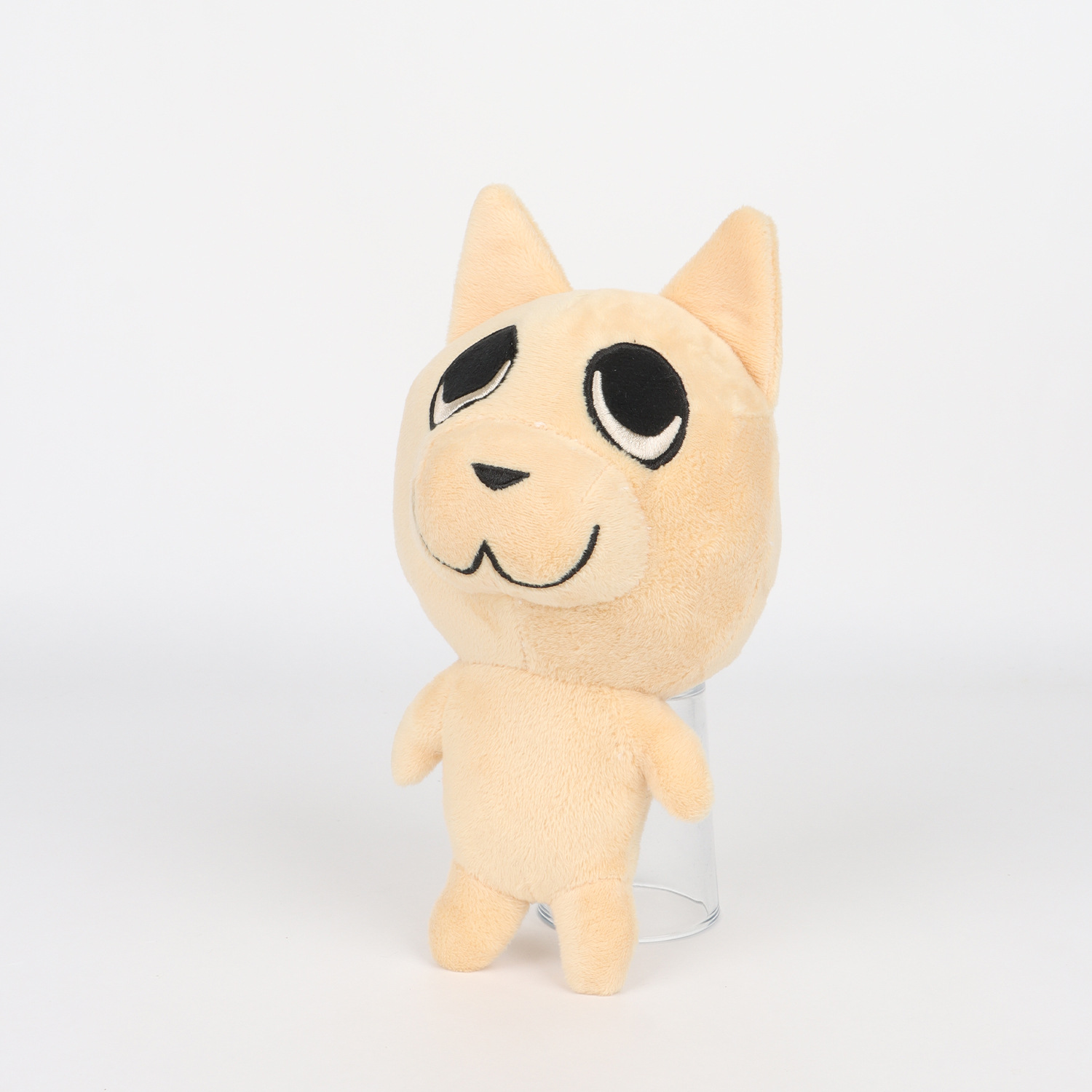 猫ぬいぐるみ お魚を抱えたほんわか笑顔の白猫ぬいぐるみ