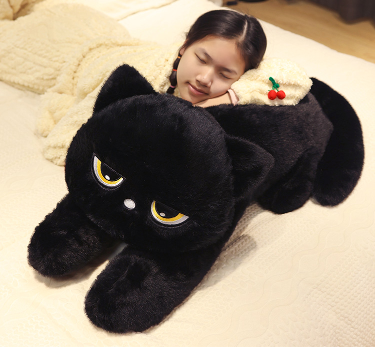 猫ぬいぐるみ つぶらな瞳の不機嫌な見張り番