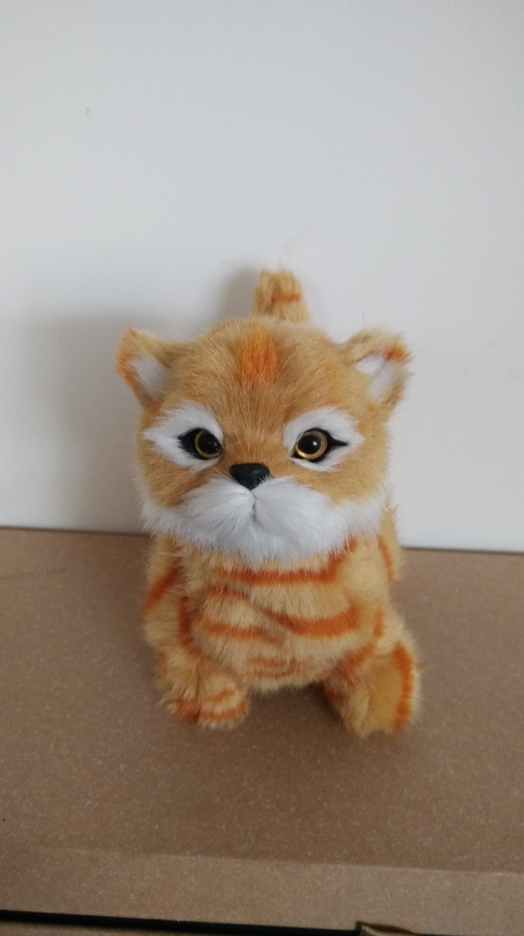 猫ぬいぐるみ ふわふわ立ち姿トラ茶猫のリアル縞模様ぬいぐるみ