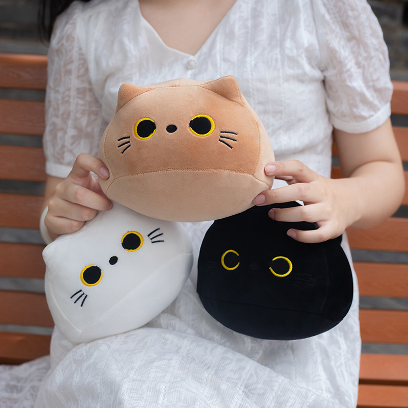 猫ぬいぐるみ まんまるお目目の夜行猫