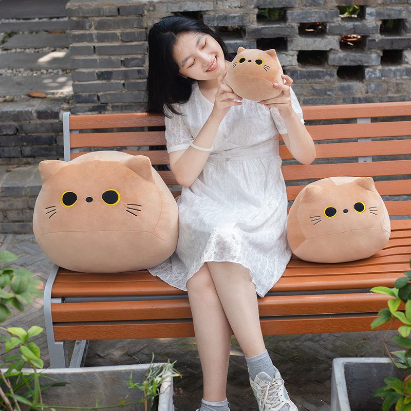 猫ぬいぐるみ まんまるお目目の夜行猫