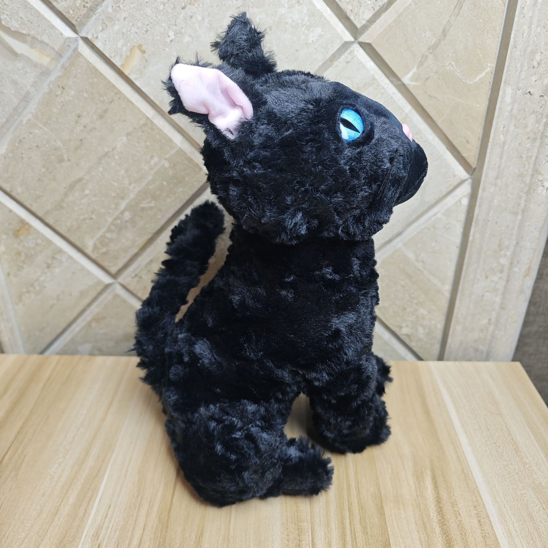 猫ぬいぐるみ 神秘的な青い瞳のもこもこ黒猫ぬいぐるみ