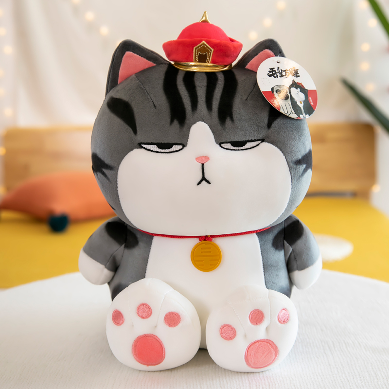 猫ぬいぐるみ 招き猫風帽子付き座りポーズぬいぐるみ