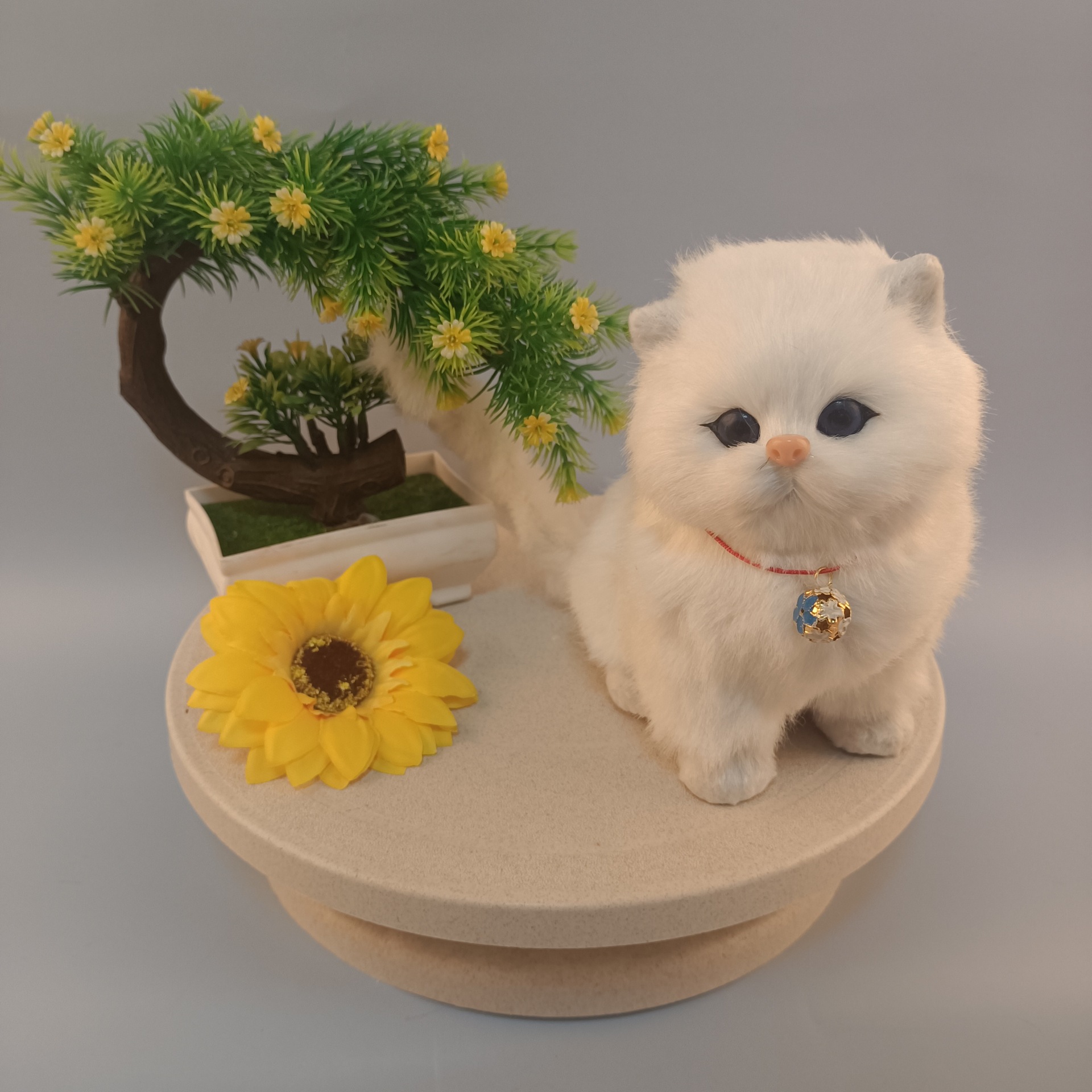 猫ぬいぐるみ 華やか鈴付き三毛猫ぬいぐるみ