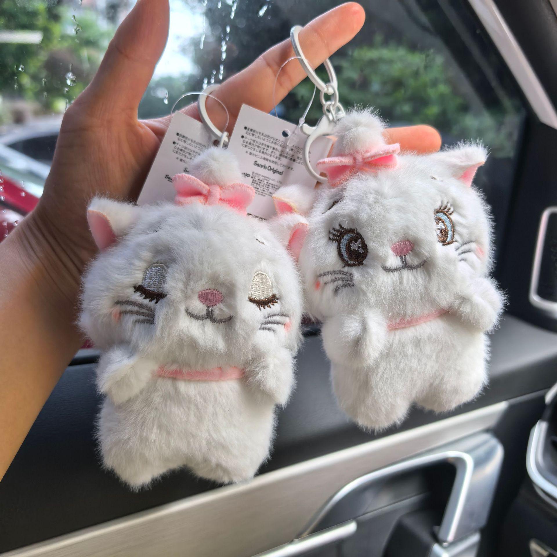 猫ぬいぐるみ ふわもこ子猫のペアキーホルダー