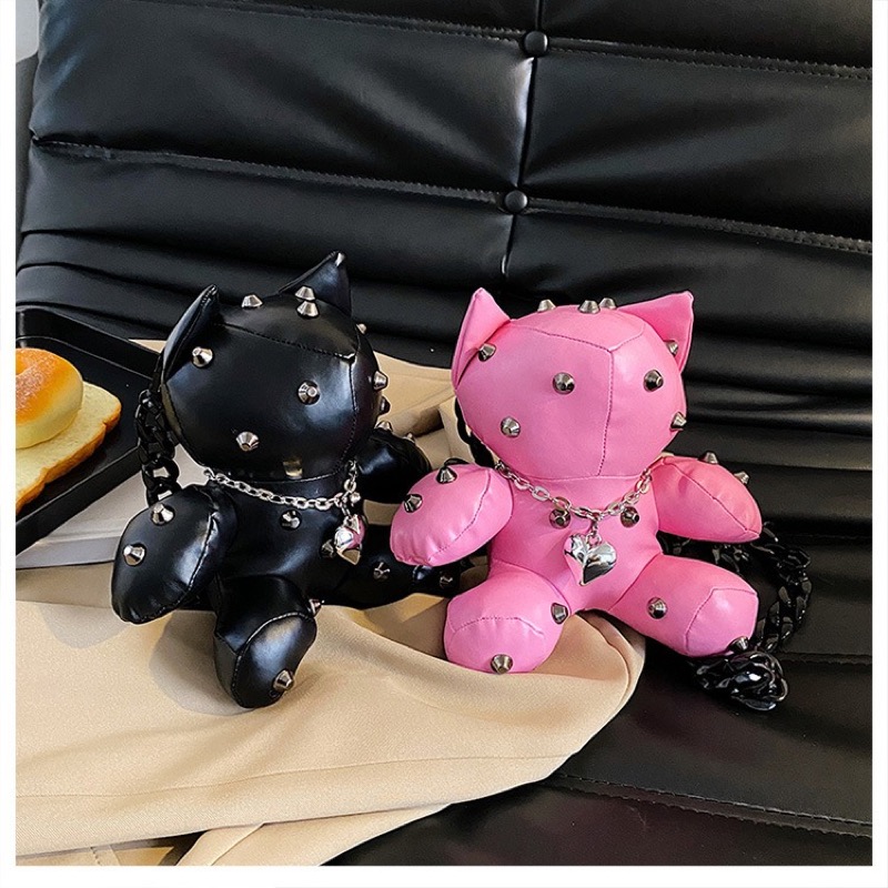黒色猫ぬいぐるみショルダーバッグ 斜めがけスタッズ付き