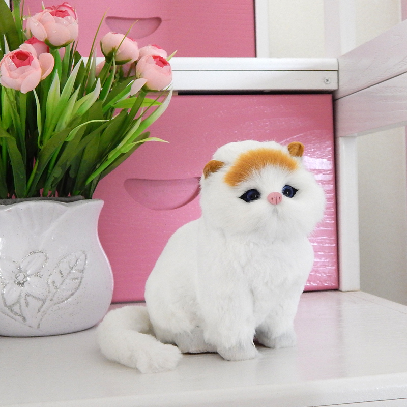 猫ぬいぐるみ ふわふわ座り姿の愛らしい子猫のぬいぐるみ