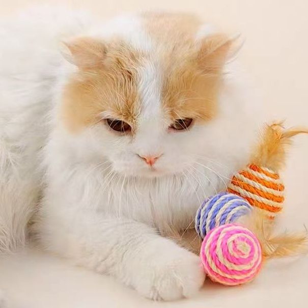 猫グッズ ふわもこ羽根ボール 猫の運動パートナー