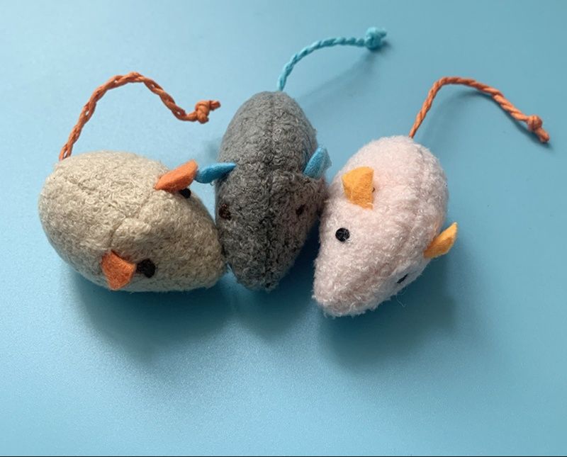 猫グッズ ねずみ型ふわふわ蹴りぐるみ三個入り