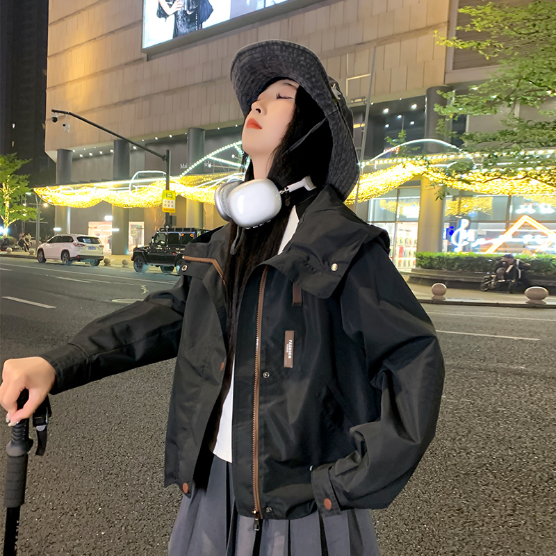 マウンテンナイロンパーカー