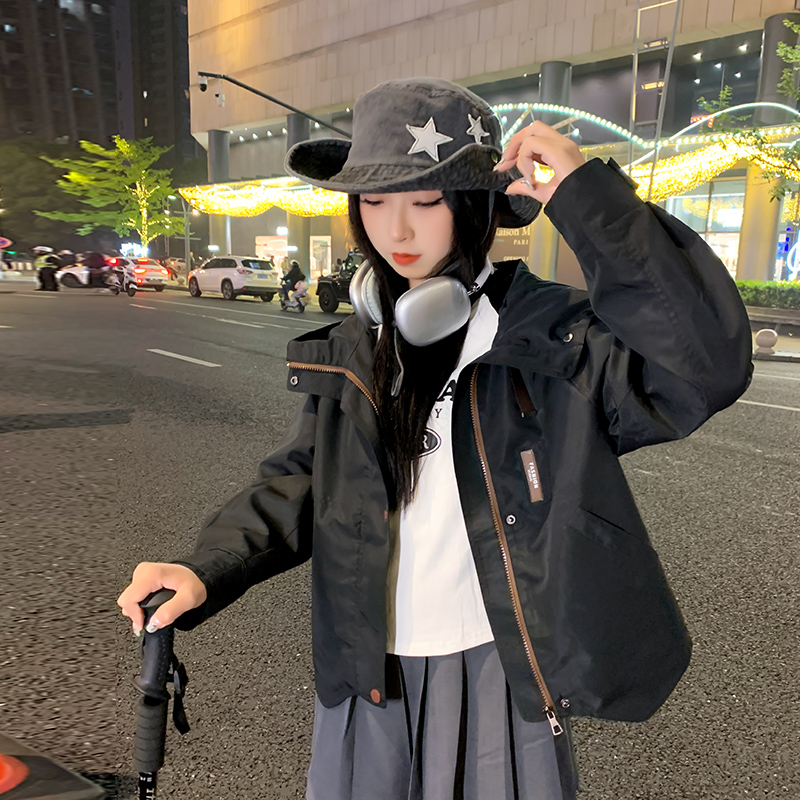 マウンテンナイロンパーカー