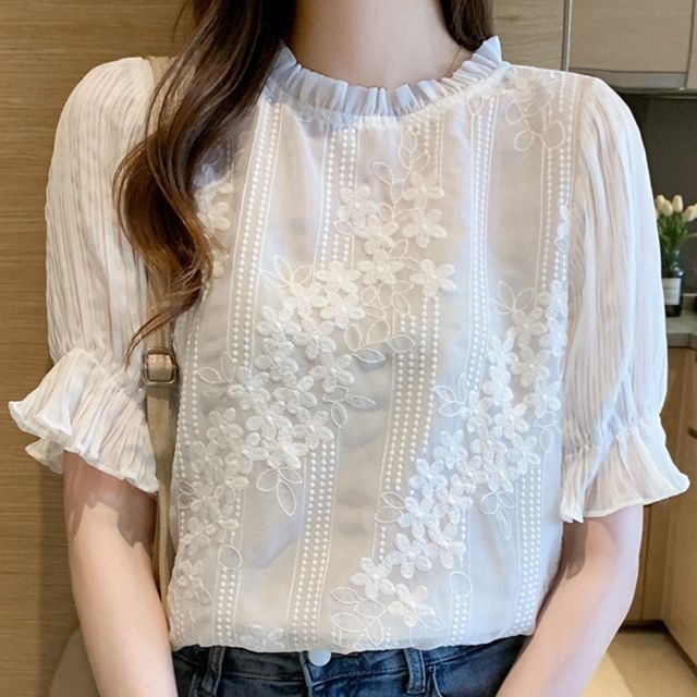 オフィスカジュアル 花刺繍フリルネックブラウス