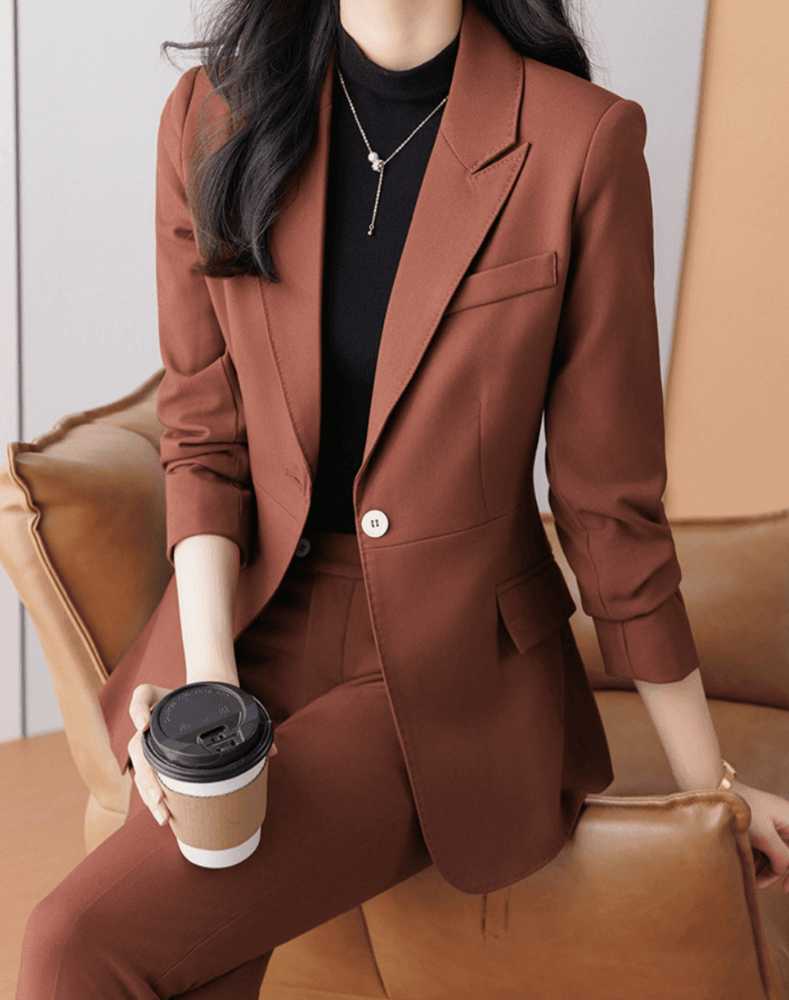 ビジネスカジュアルな女性の秋の着こなしコーデ5選！