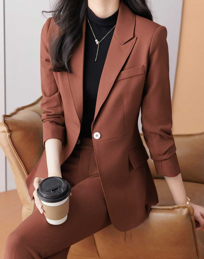 ビジネスカジュアルな女性の秋の着こなしコーデ5選！