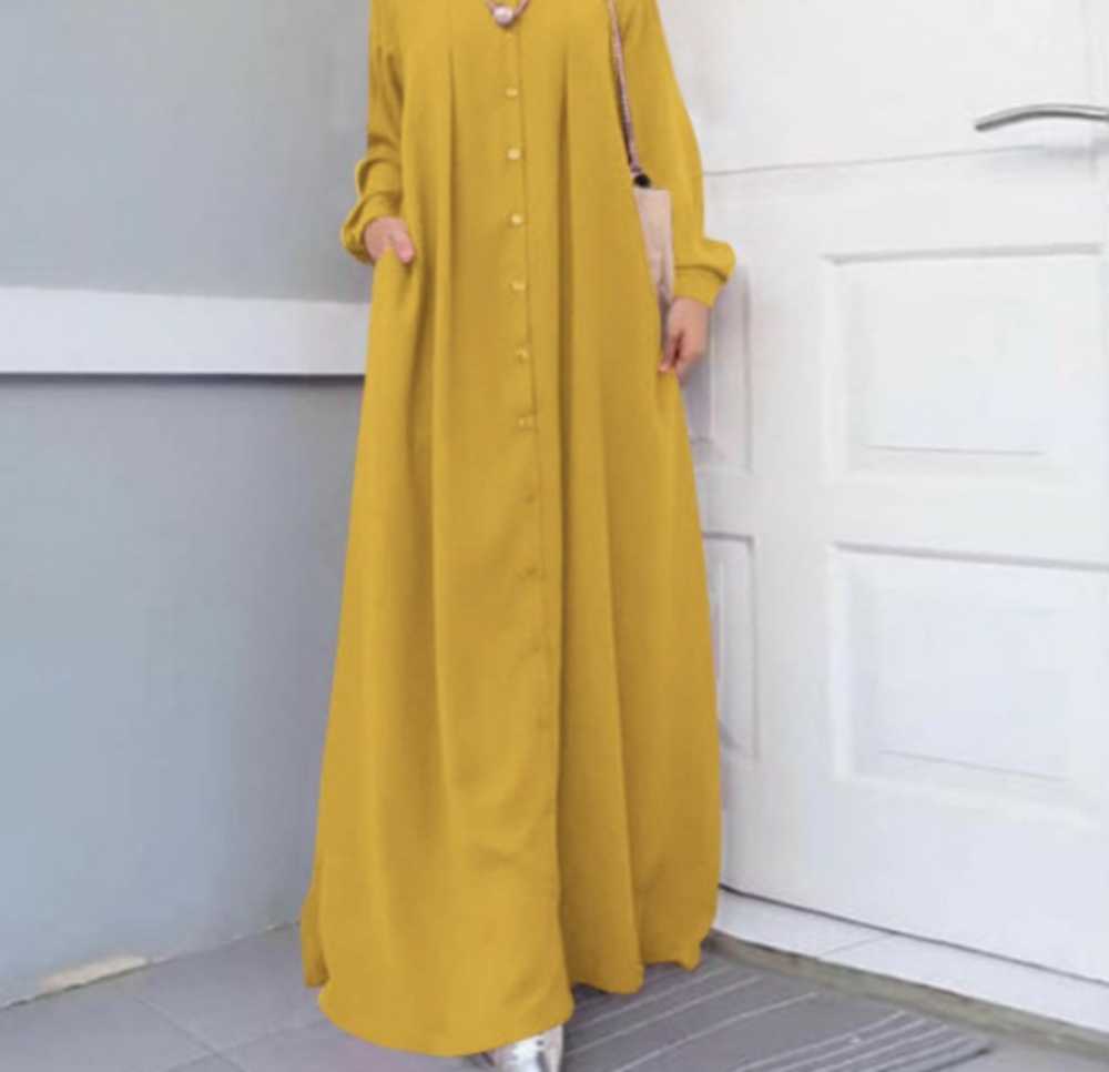 そのコーデ、実はNG！？50代オフィスカジュアルで避けるべきアイテム5選