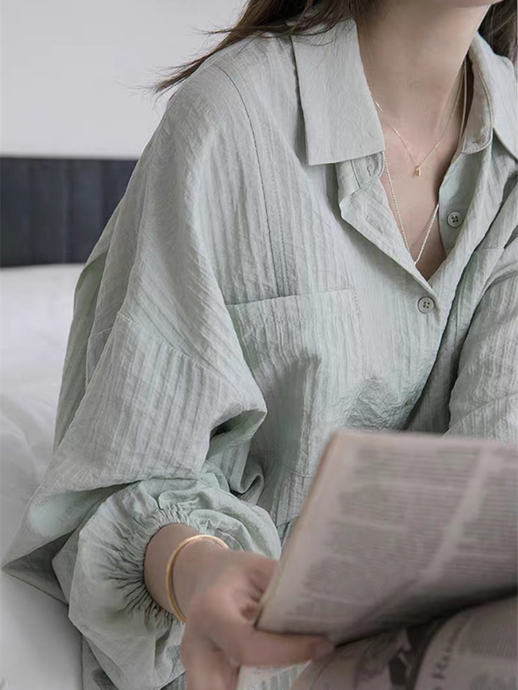 オフィスカジュアル ゆったりシルエット開襟シアーシャツ