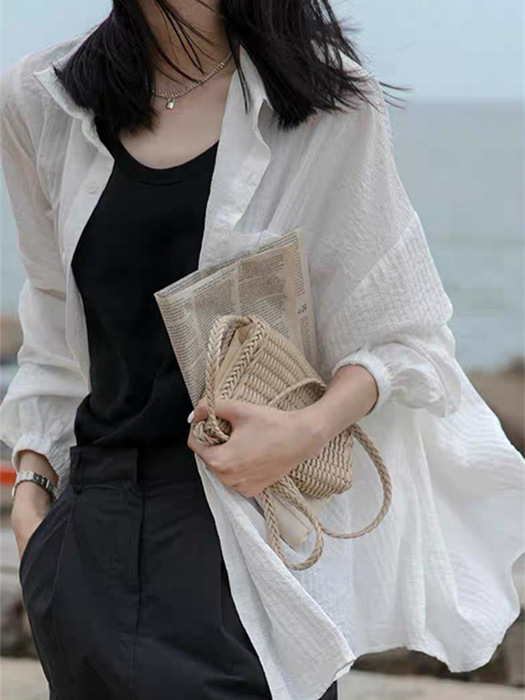 オフィスカジュアル ゆったりシルエット開襟シアーシャツ