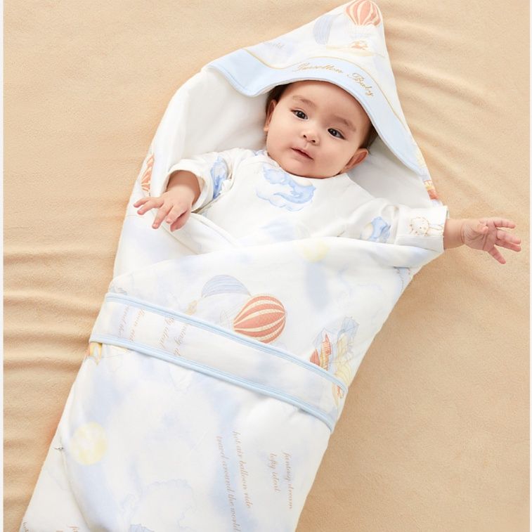 赤ちゃん用頭巾付きおくるみ
